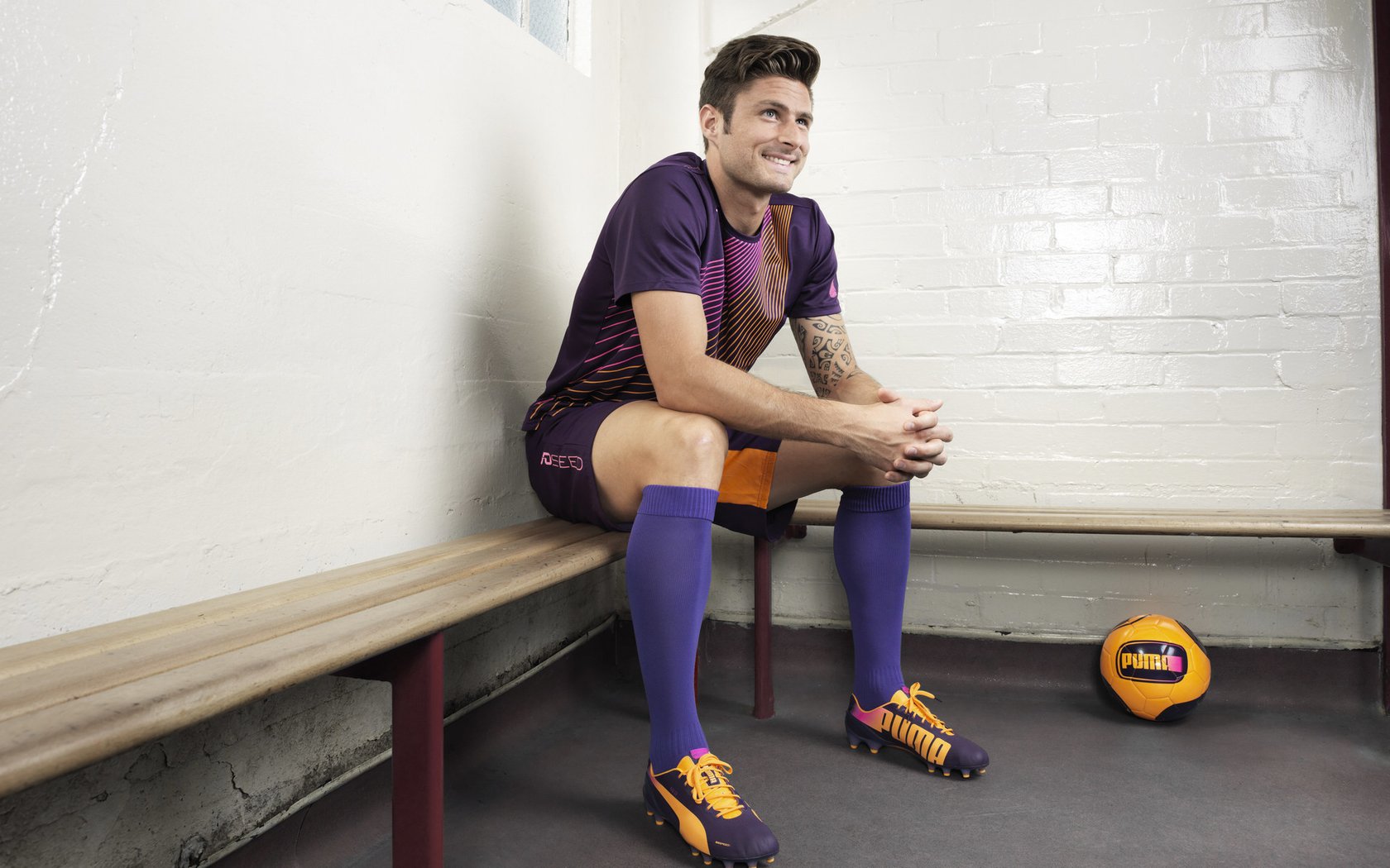 德甲争冠战焦点战，荷兰足球哲学如何碾压利物浦模式？